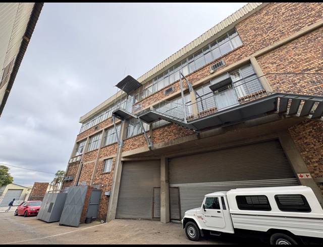 496M² WAREHOUSE TO LET IN WYNBERG